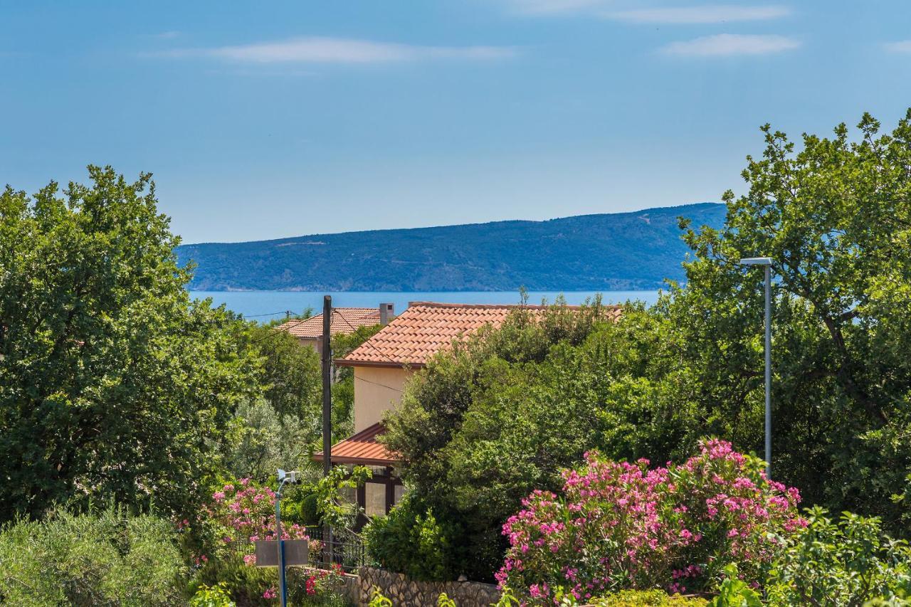 Apartments Krc Pinezici  Exterior photo