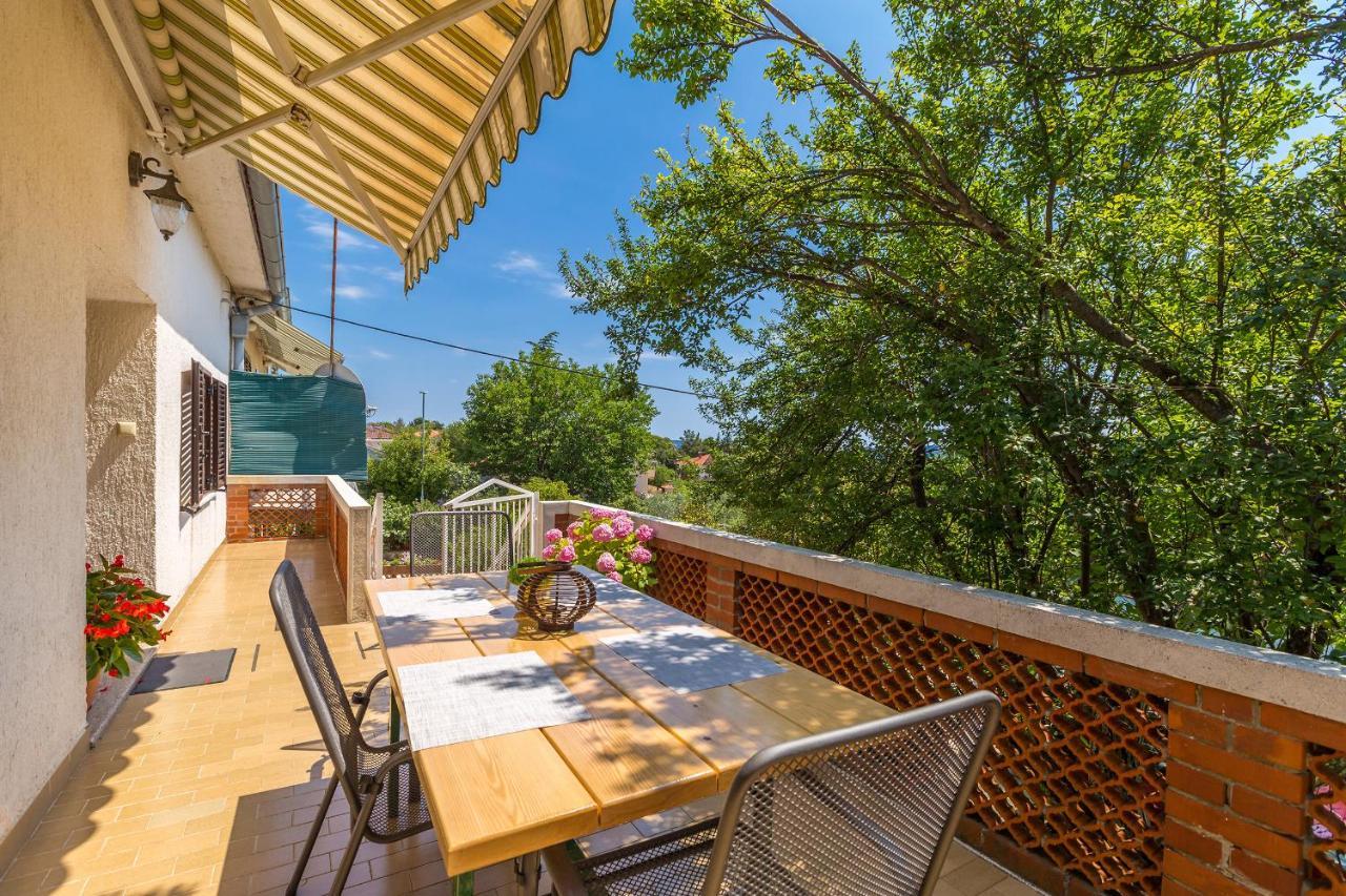 Apartments Krc Pinezici  Exterior photo