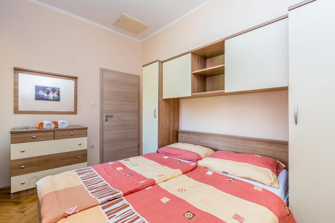 Apartments Krc Pinezici  Exterior photo